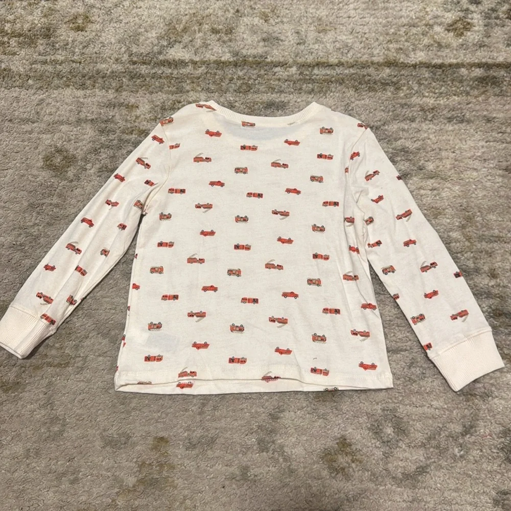 NWT Old Navy Toddler Boy Firetruck Cream Long Sleeve Top 4T